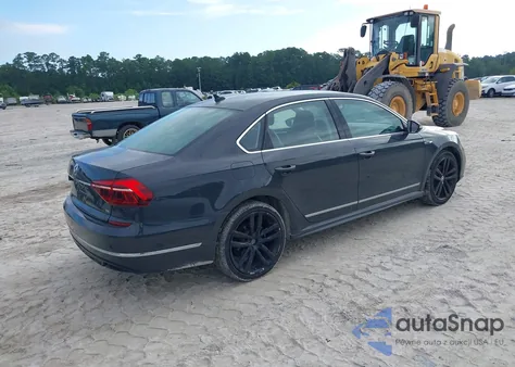 2017 Volkswagen Passat 1.8T R-Line z USA, uszkodzony, nr VIN 1VWDT7A3XHC060756